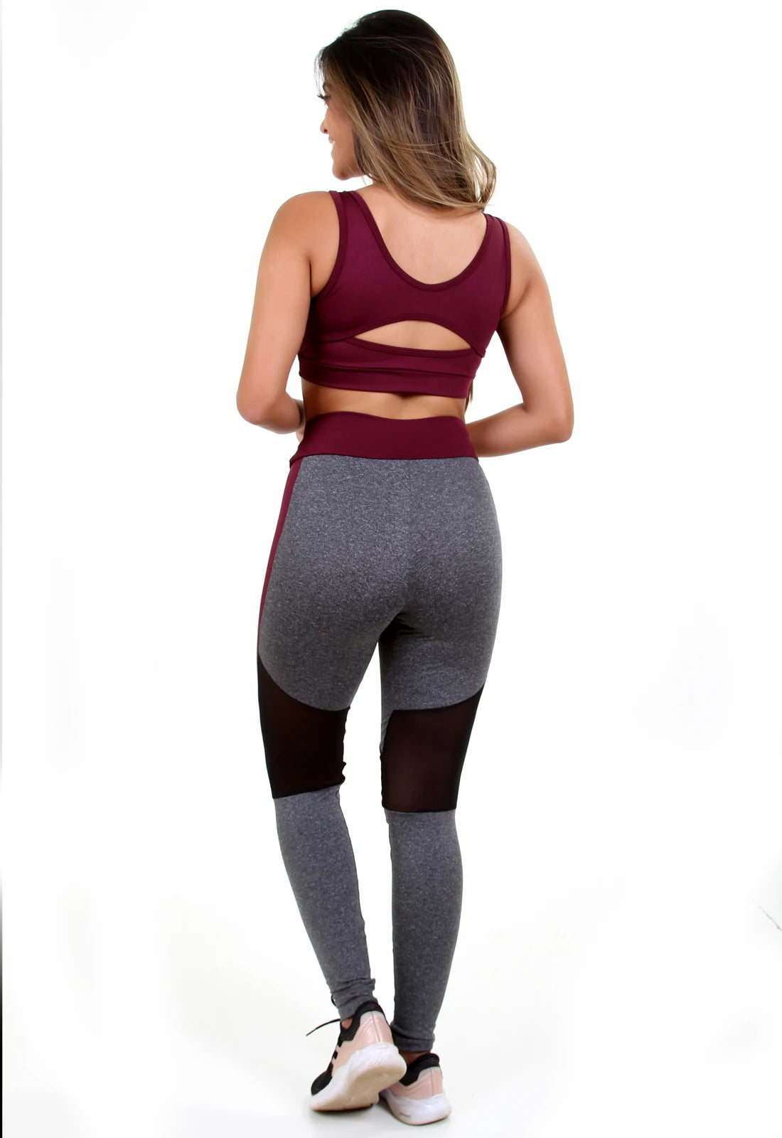 Conjunto Fitness com Recortes em Tule